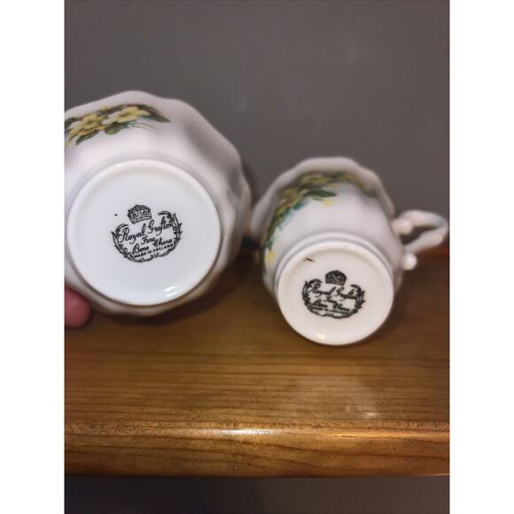 Royal Grafton Fine Bone China England Sugar Bowl & Creamer Yellow Flowers 75C - Picture 3 of 4